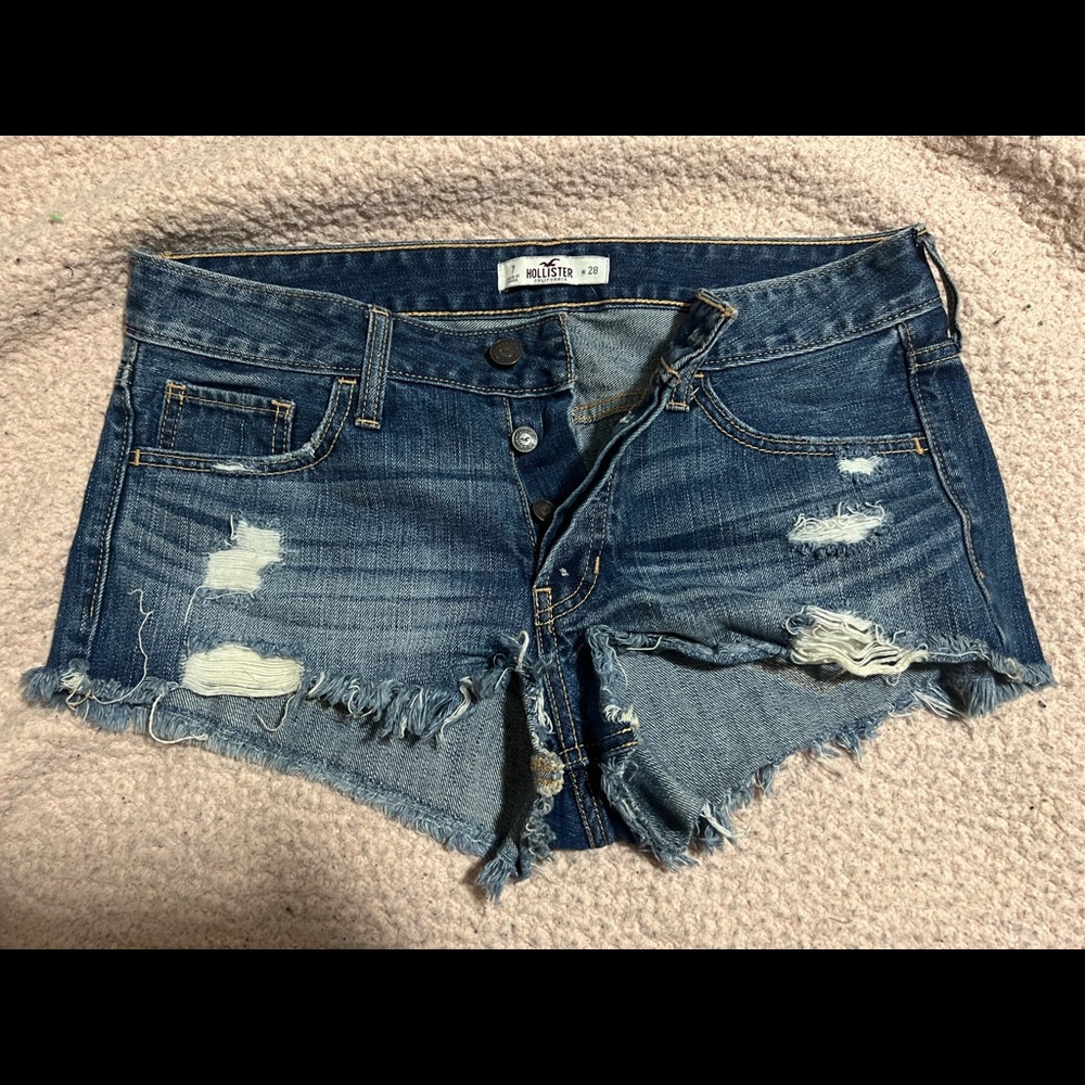 Hollister women's medium wash ripped denim short